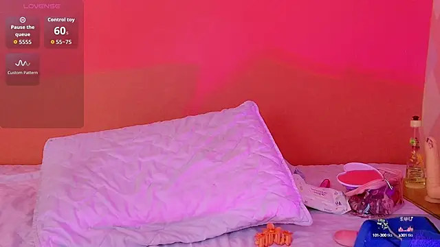 Snapshot of playfulcurvy chatting on October 1, 9:32 pm playfulcurvy online show from October 1, 9:32 pm