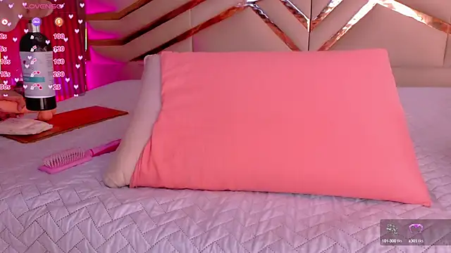 Snapshot of playfulcurvy chatting on October 3, 7:44 pm playfulcurvy online show from October 3, 7:44 pm