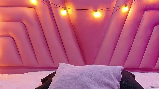 Snapshot of playfulcurvy chatting on October 5, 7:45 pm playfulcurvy online show from October 5, 7:45 pm