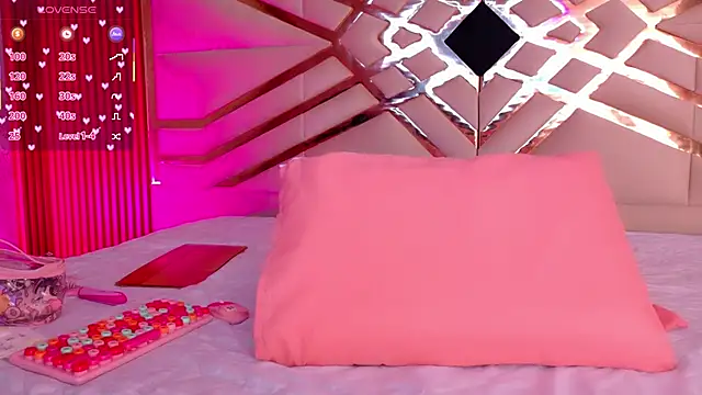 Snapshot of playfulcurvy chatting on October 7, 7:44 pm playfulcurvy online show from October 7, 7:44 pm