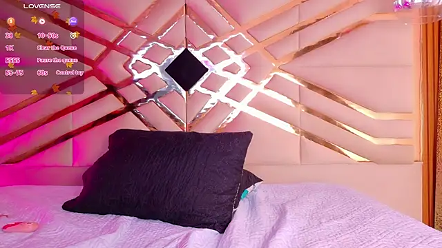 Snapshot of playfulcurvy chatting on October 12, 12:26 pm playfulcurvy online show from October 12, 12:26 pm