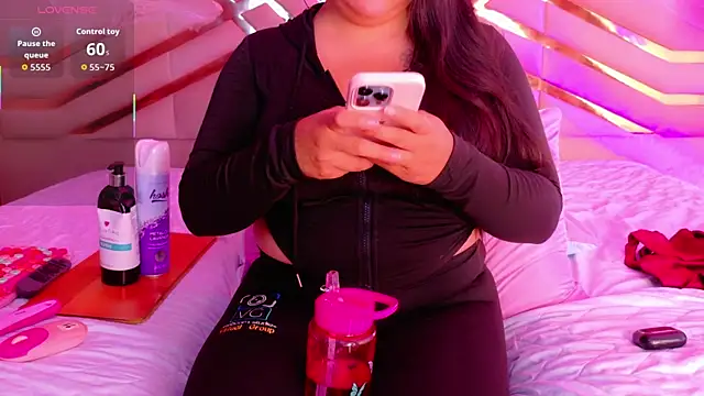 Snapshot of playfulcurvy chatting on October 28, 8:00 pm playfulcurvy online show from October 28, 8:00 pm