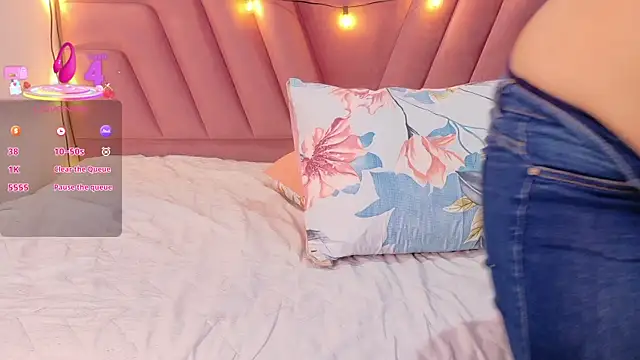 Snapshot of playfulcurvy chatting on November 2, 12:40 pm playfulcurvy online show from November 2, 12:40 pm