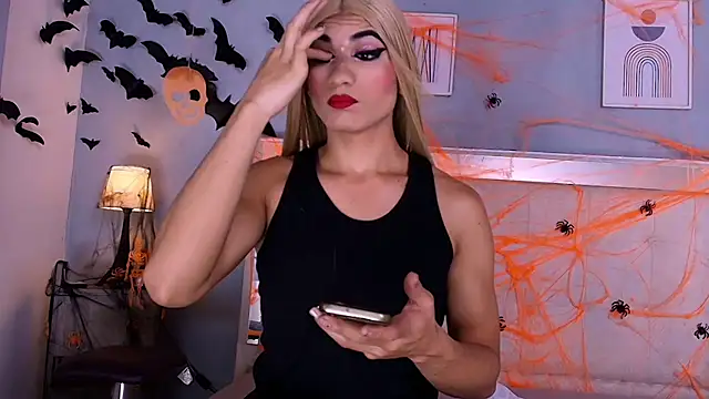 Snapshot of Emily_Castillo_1 chatting on October 31, 4:57 am Emily Castillo 1 online show from October 31, 4:57 am