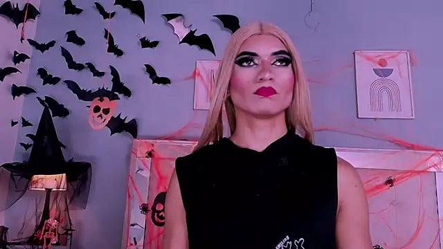 Snapshot of Emily_Castillo_1 chatting on November 2, 5:21 am Emily Castillo 1 online show from November 2, 5:21 am