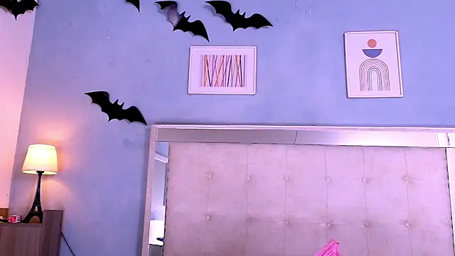 Snapshot of Emily_Castillo_1 chatting on November 23, 4:23 am Emily Castillo 1 online show from November 23, 4:23 am