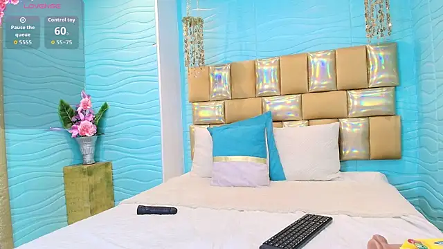 Mia Montess online show from October 15, 1:00 pm