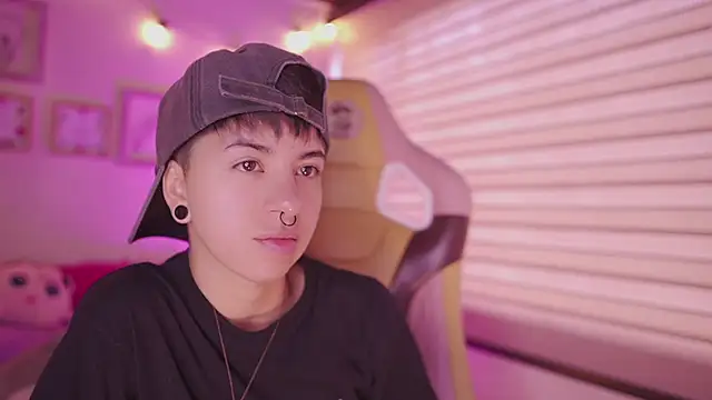 tommy blue online show from April 8, 12:49 pm