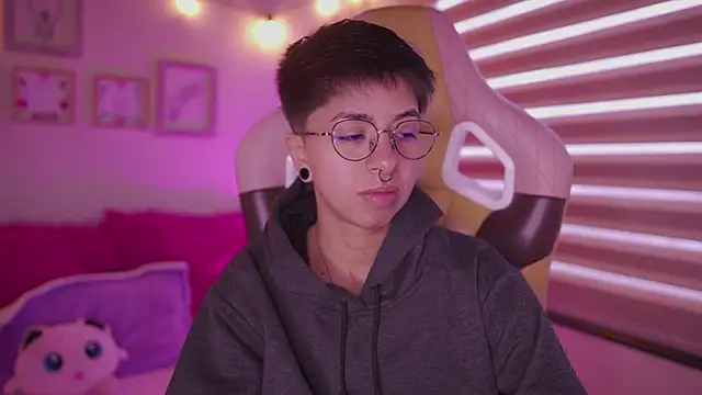 tommy blue online show from April 17, 12:30 pm