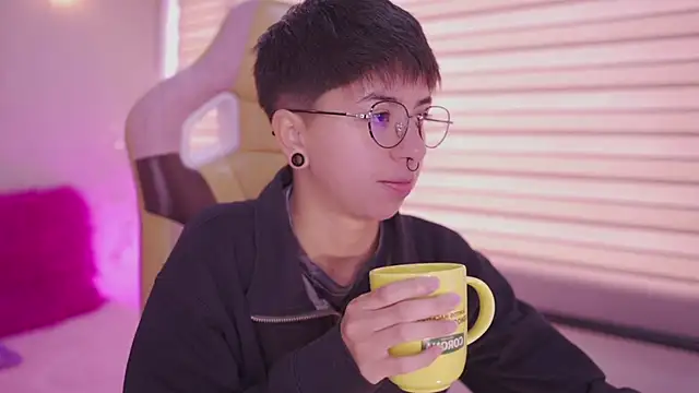 tommy blue online show from April 20, 12:19 pm