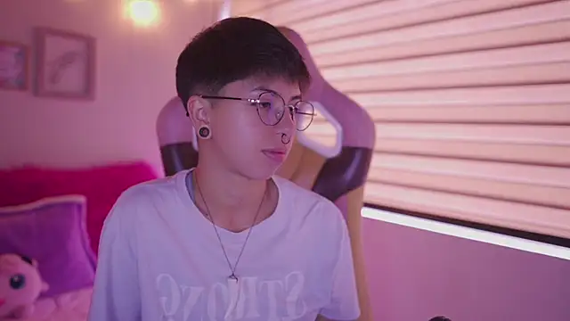 tommy blue online show from April 21, 12:33 pm