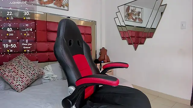 Snapshot of SaskiaGrendel chatting on October 28, 12:25 am SaskiaGrendel online show from October 28, 12:25 am