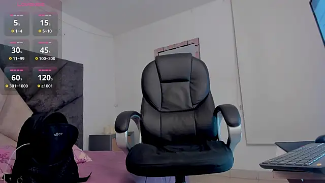 SaskiaGrendel online show from April 18, 12:36 am