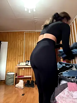 Snapshot of floooohv chatting on October 17, 11:18 pm floooohv online show from October 17, 11:18 pm