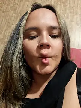 mandy-moore online show from April 21, 4:30 am