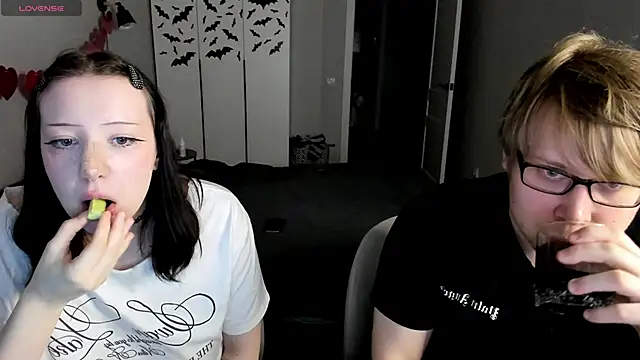 JayMollyy online show from April 17, 3:37 pm