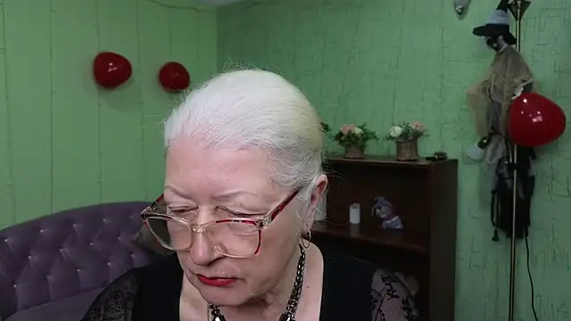 Snapshot of Maya_Mayflower chatting on March 6, 6:08 am Maya Mayflower online show from March 6, 6:08 am