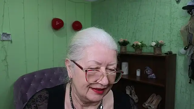 Snapshot of Maya_Mayflower chatting on March 6, 9:14 am Maya Mayflower online show from March 6, 9:14 am