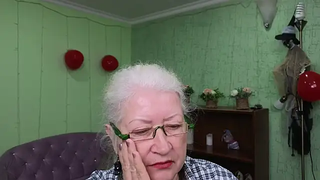 Snapshot of Maya_Mayflower chatting on March 7, 3:28 pm Maya Mayflower online show from March 7, 3:28 pm