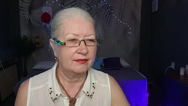 Snapshot of Maya_Mayflower chatting on March 9, 11:36 am Maya Mayflower online show from March 9, 11:36 am