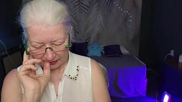 Snapshot of Maya_Mayflower chatting on March 9, 2:43 pm Maya Mayflower online show from March 9, 2:43 pm