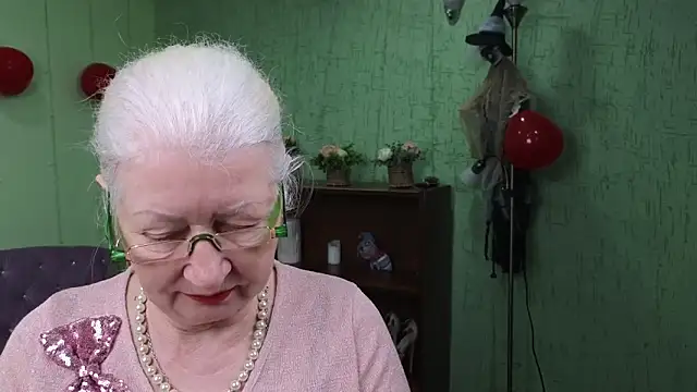 Snapshot of Maya_Mayflower chatting on March 10, 9:21 am Maya Mayflower online show from March 10, 9:21 am