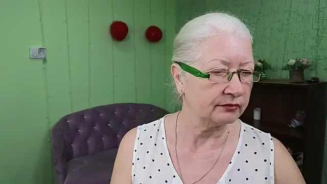 Snapshot of Maya_Mayflower chatting on March 11, 6:10 am Maya Mayflower online show from March 11, 6:10 am