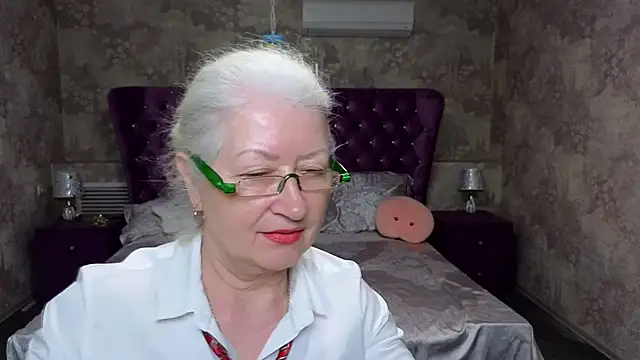 Snapshot of Maya_Mayflower chatting on March 12, 9:12 am Maya Mayflower online show from March 12, 9:12 am