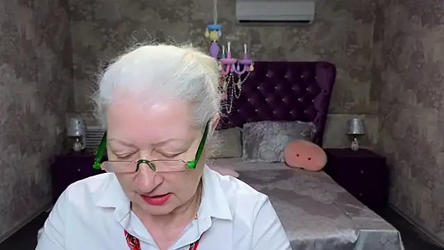 Snapshot of Maya_Mayflower chatting on March 12, 12:15 pm Maya Mayflower online show from March 12, 12:15 pm