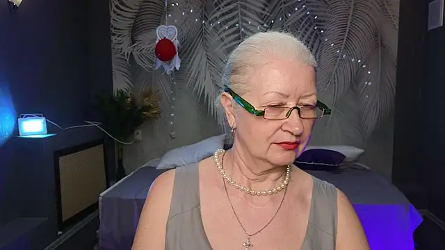 Snapshot of Maya_Mayflower chatting on March 13, 6:16 am Maya Mayflower online show from March 13, 6:16 am