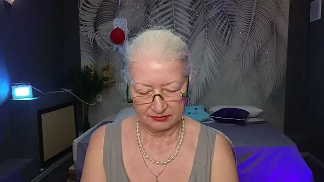 Snapshot of Maya_Mayflower chatting on March 13, 9:43 am Maya Mayflower online show from March 13, 9:43 am