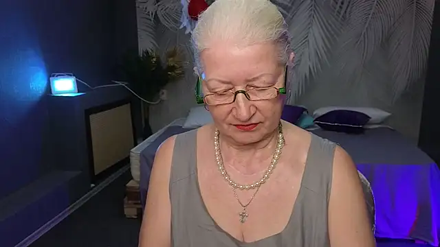 Snapshot of Maya_Mayflower chatting on March 13, 12:56 pm Maya Mayflower online show from March 13, 12:56 pm