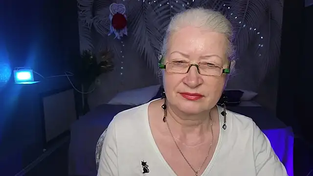 Snapshot of Maya_Mayflower chatting on March 14, 6:10 am Maya Mayflower online show from March 14, 6:10 am