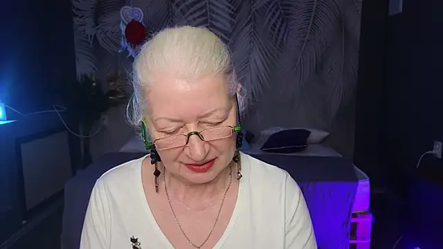 Snapshot of Maya_Mayflower chatting on March 14, 9:14 am Maya Mayflower online show from March 14, 9:14 am