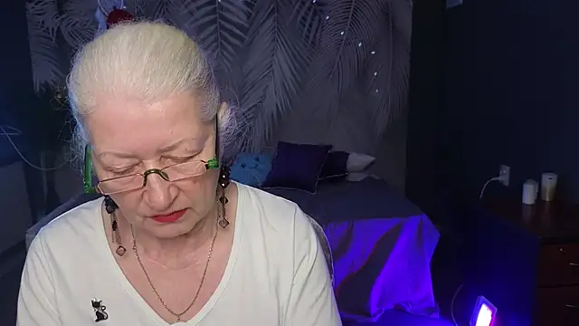 Snapshot of Maya_Mayflower chatting on March 14, 12:18 pm Maya Mayflower online show from March 14, 12:18 pm