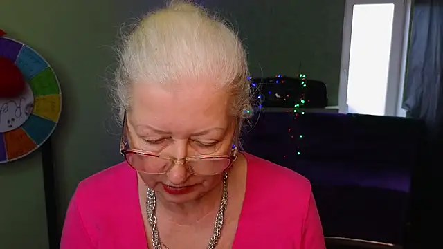 Snapshot of Maya_Mayflower chatting on March 15, 12:34 pm Maya Mayflower online show from March 15, 12:34 pm