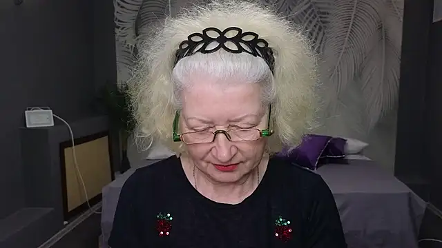 Snapshot of Maya_Mayflower chatting on March 16, 6:20 am Maya Mayflower online show from March 16, 6:20 am