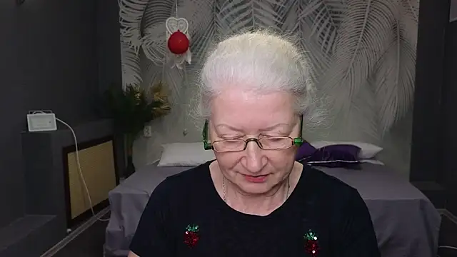 Snapshot of Maya_Mayflower chatting on March 16, 9:27 am Maya Mayflower online show from March 16, 9:27 am