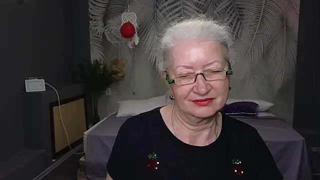 Snapshot of Maya_Mayflower chatting on March 16, 12:33 pm Maya Mayflower online show from March 16, 12:33 pm