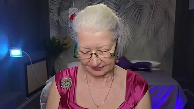 Snapshot of Maya_Mayflower chatting on March 17, 9:12 am Maya Mayflower online show from March 17, 9:12 am