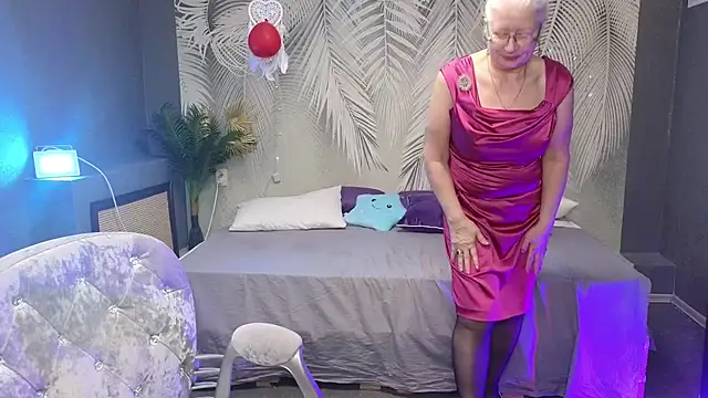 Snapshot of Maya_Mayflower chatting on March 17, 12:25 pm Maya Mayflower online show from March 17, 12:25 pm