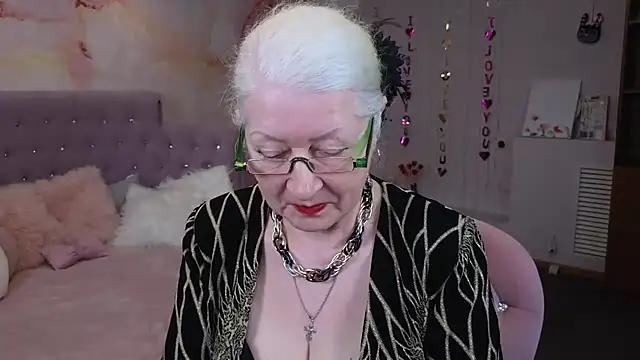 Snapshot of Maya_Mayflower chatting on March 18, 12:14 pm Maya Mayflower online show from March 18, 12:14 pm