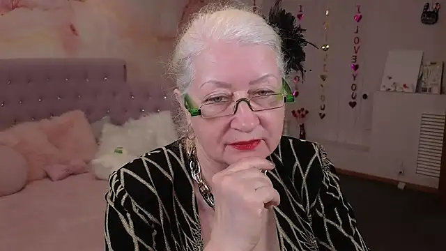 Snapshot of Maya_Mayflower chatting on March 18, 3:21 pm Maya Mayflower online show from March 18, 3:21 pm