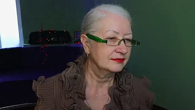 Snapshot of Maya_Mayflower chatting on March 19, 9:17 am Maya Mayflower online show from March 19, 9:17 am