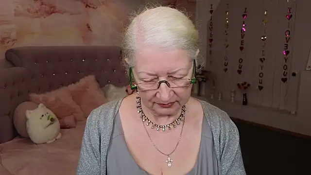 Snapshot of Maya_Mayflower chatting on March 22, 9:24 am Maya Mayflower online show from March 22, 9:24 am