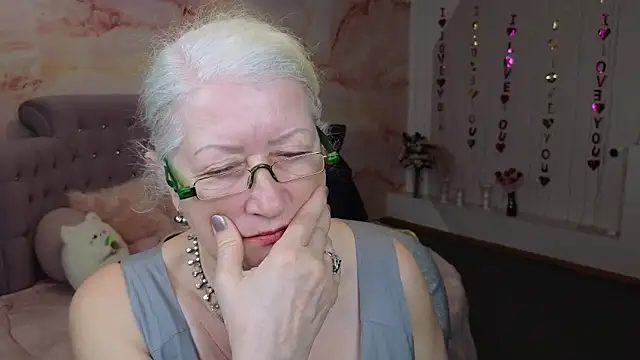 Snapshot of Maya_Mayflower chatting on March 22, 12:25 pm Maya Mayflower online show from March 22, 12:25 pm