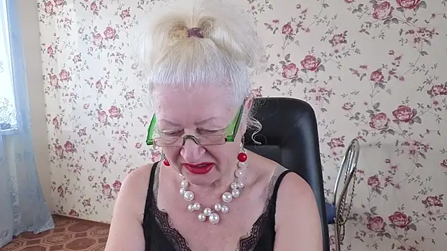 Snapshot of Maya_Mayflower chatting on September 23, 3:53 am Maya Mayflower online show from September 23, 3:53 am