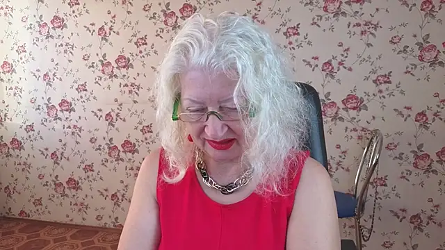 Snapshot of Maya_Mayflower chatting on September 30, 3:55 am Maya Mayflower online show from September 30, 3:55 am