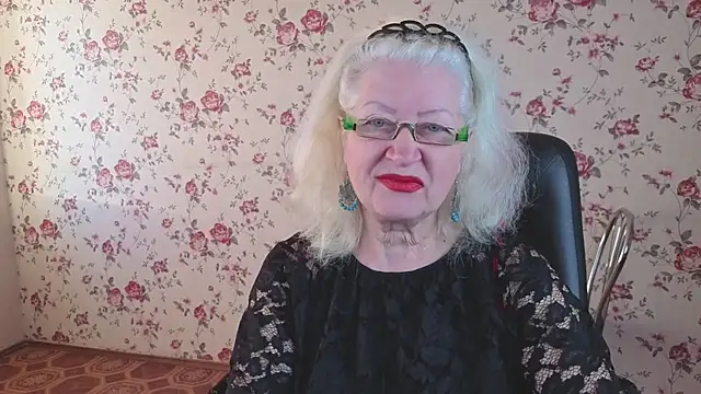 Snapshot of Maya_Mayflower chatting on October 2, 3:57 am Maya Mayflower online show from October 2, 3:57 am