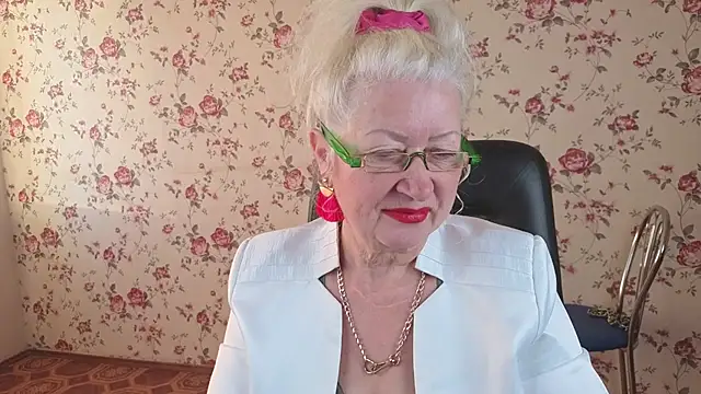 Snapshot of Maya_Mayflower chatting on October 3, 3:58 am Maya Mayflower online show from October 3, 3:58 am